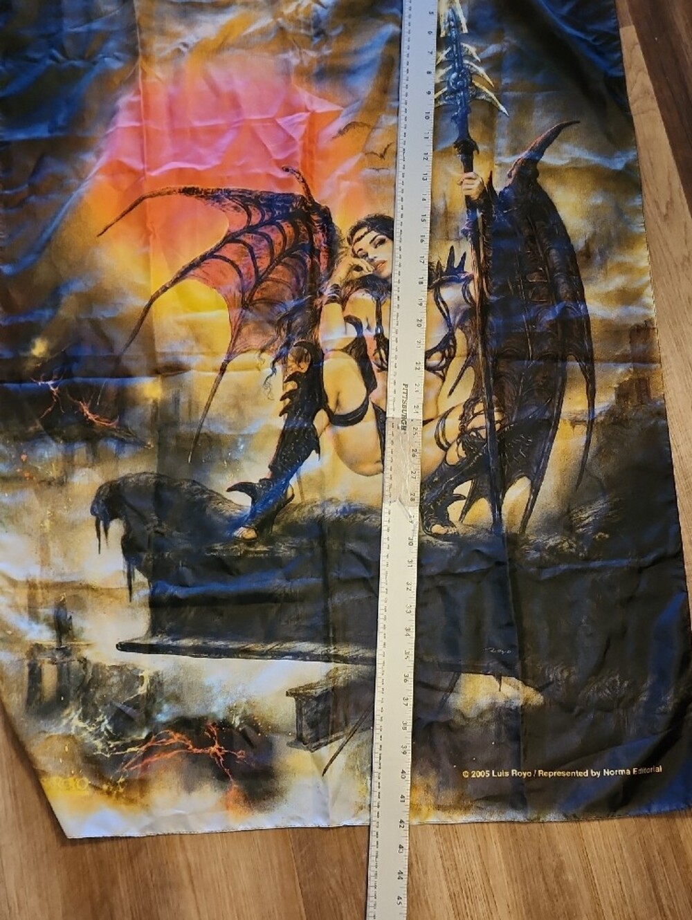 Luis Royo 2005 Gothic Fantasy Fabric Wall Tapestry Winged Warrior - Picture 5 of 8